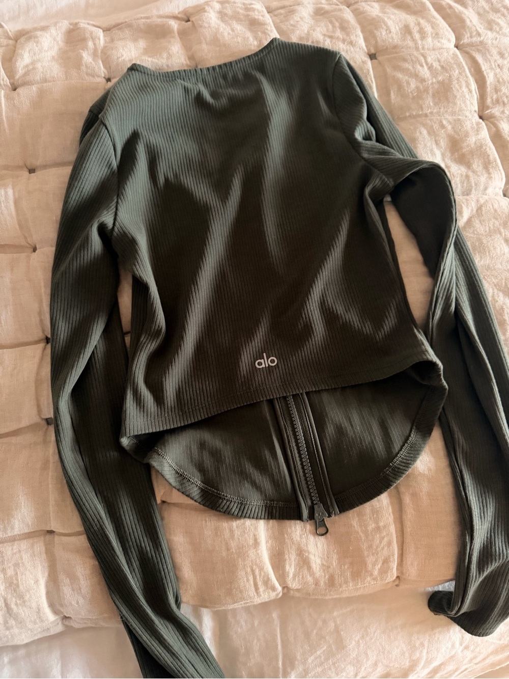 ALO Yoga Ribbed Long Sleeve Crop Top in Olive Green
